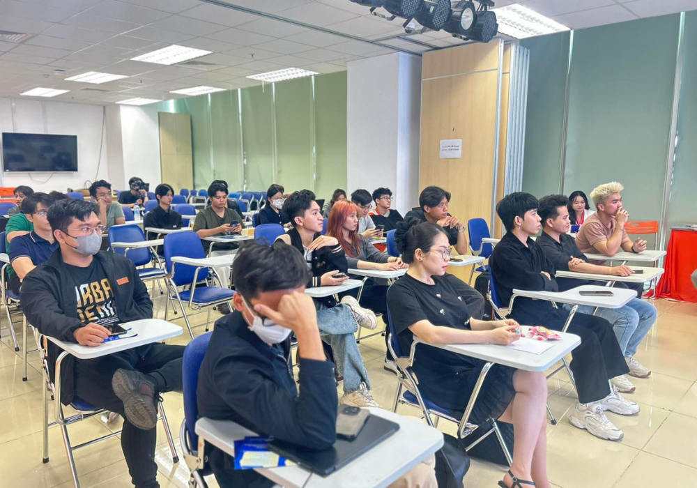 Đông đảo sinh viên góp mặt tại buổi workhop ngành Automotive