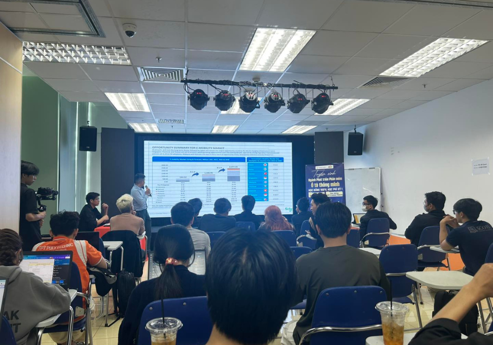 Hình ảnh sinh viên tham gia workshop Phát triển phần mềm ô tô thông minh - Chìa khoá mở cửa sự nghiệp toàn cầu