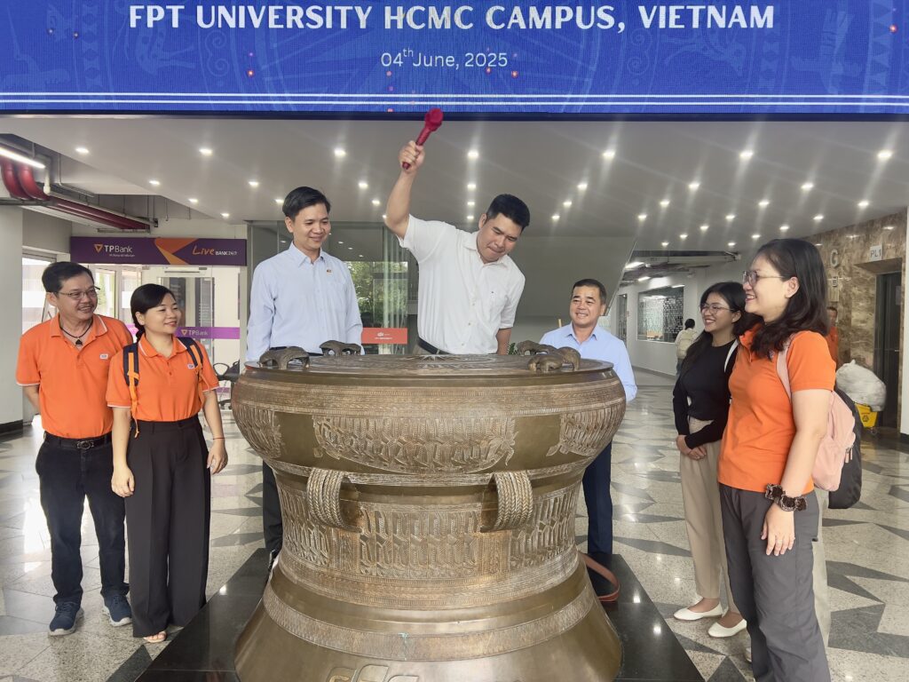 Doanh nghiệp tham quan campus và tìm hiểu văn hoá tại Tổ chức giáo dục FPT