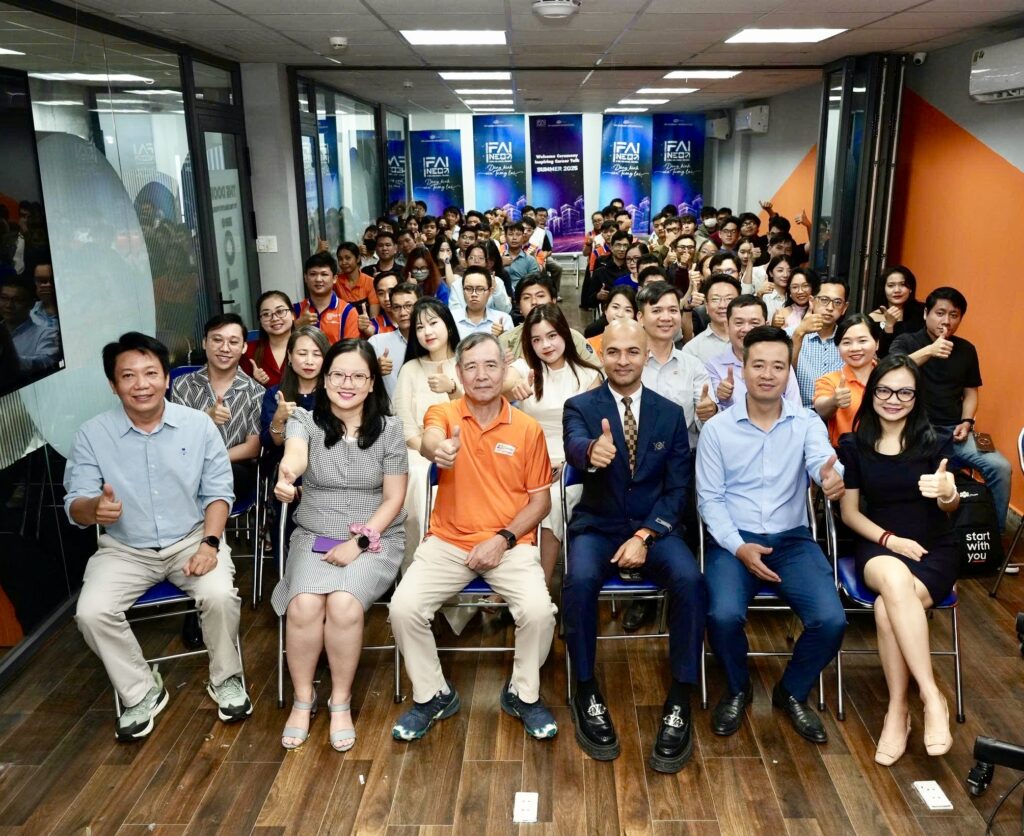 Sinh viên Cranes FPT gặp gỡ ban lãnh đạo tại lễ khai giảng học kỳ Summer 2025