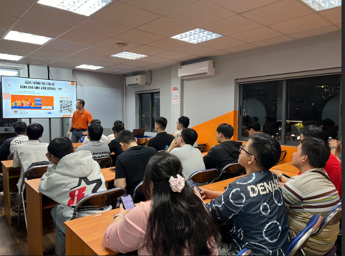 Buổi định hướng lớp M1.2510.E1 – Cranes FPT: Khởi đầu hành trình chinh phục tri thức