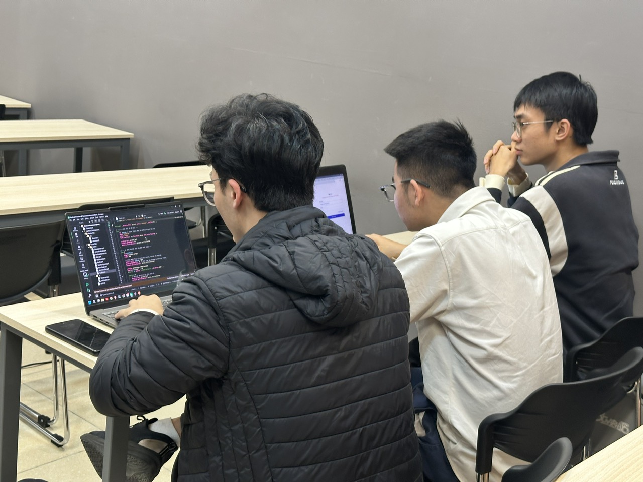 QT Project – Ứng dụng giải trí trên ô tô đang dần hình thành tại lớp học FPT Cranes – Automotive