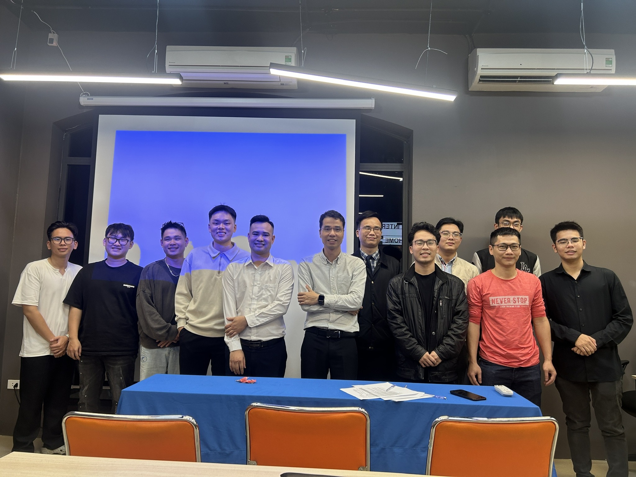 Sinh viên lớp M2508E ngành Automotive bùng nổ ý tưởng tại buổi bảo vệ đồ án kỳ 1