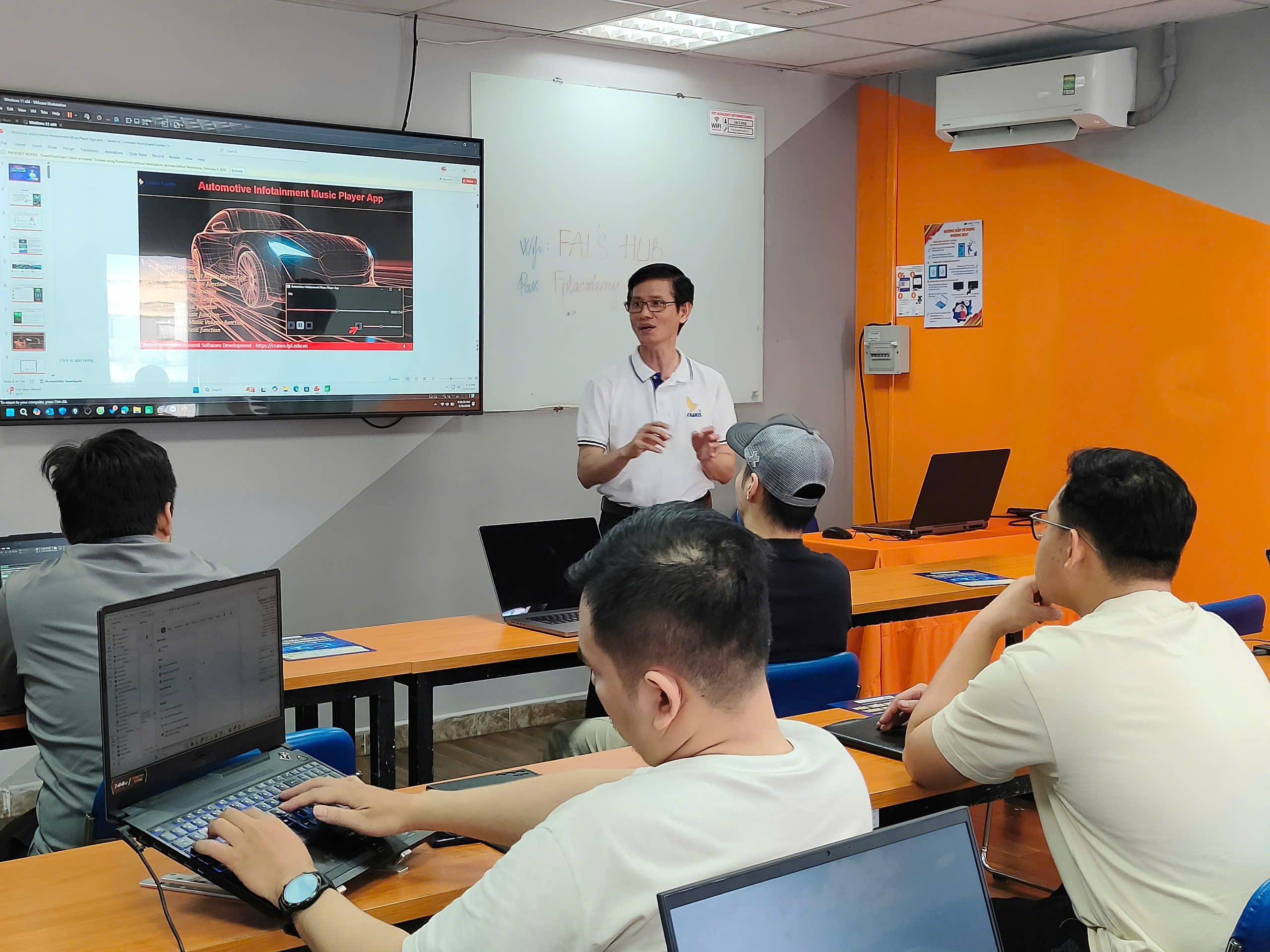 3 Giờ khám phá ứng dụng giải trí ô tô thông minh cùng Automotive Music Player cùng FPT Cranes