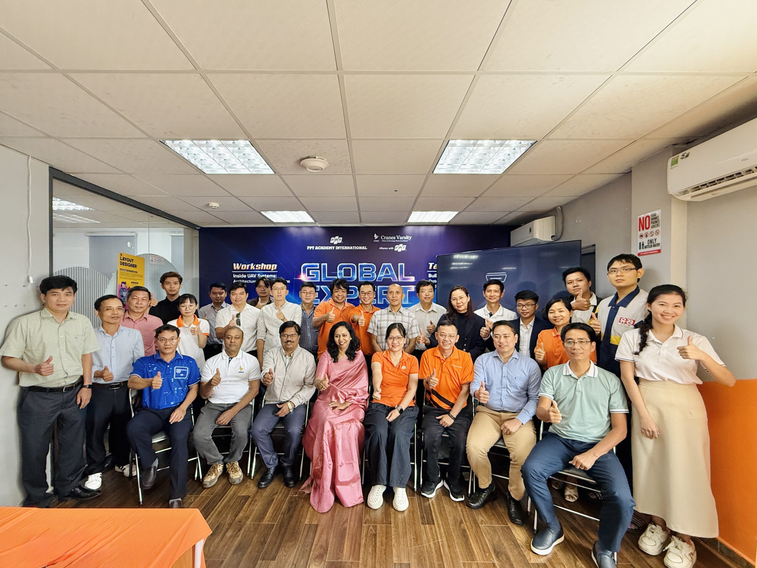 FAI và Cranes Varsity tổ chức workshop về hệ thống UAV cùng chuyên gia quốc tế
