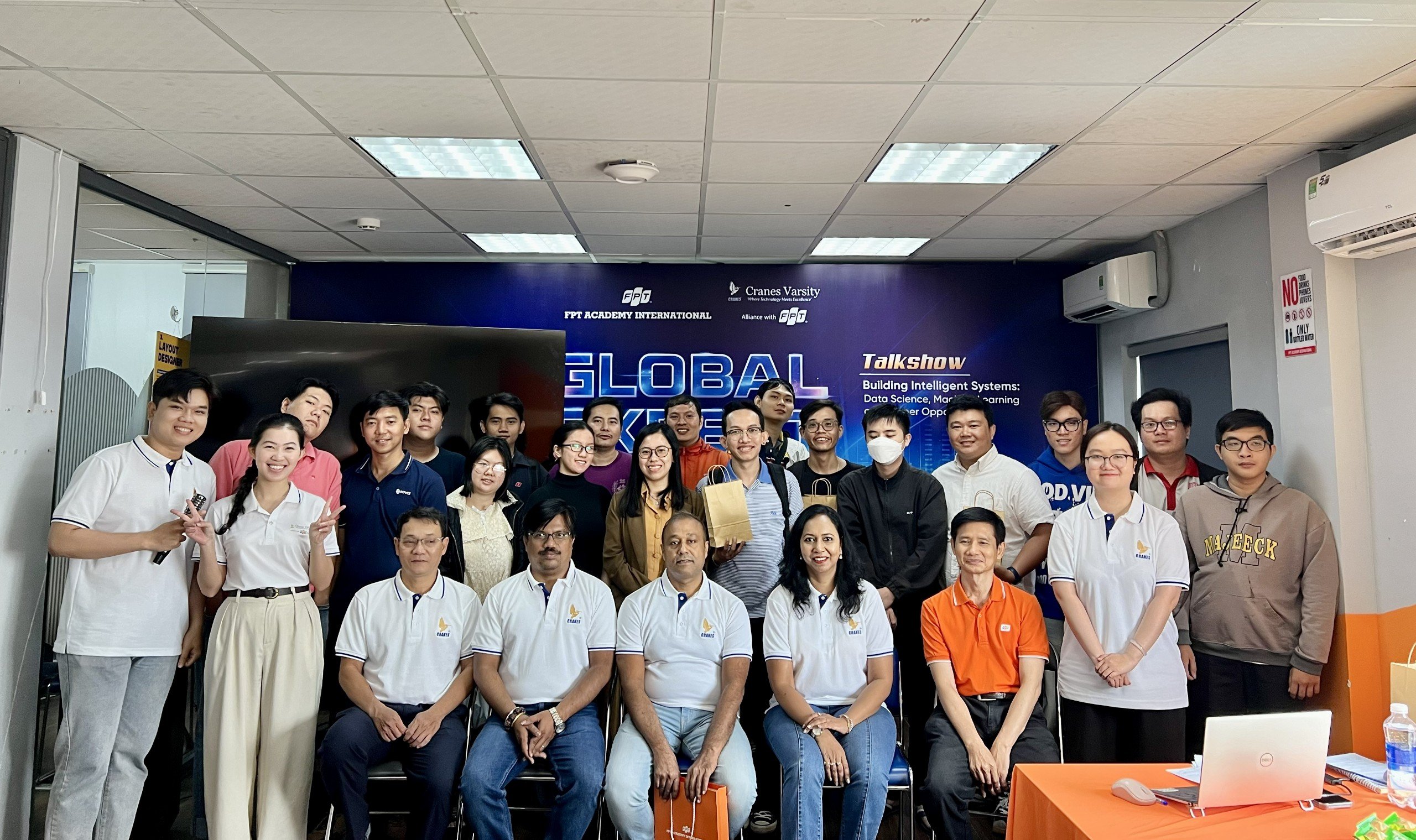 Talkshow “Building Intelligent Systems”: Khám phá cơ hội nghề nghiệp trong kỷ nguyên AI